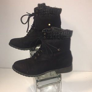 SHOEDAZZLE BRAND GRANNY BOOTS SIZE 7